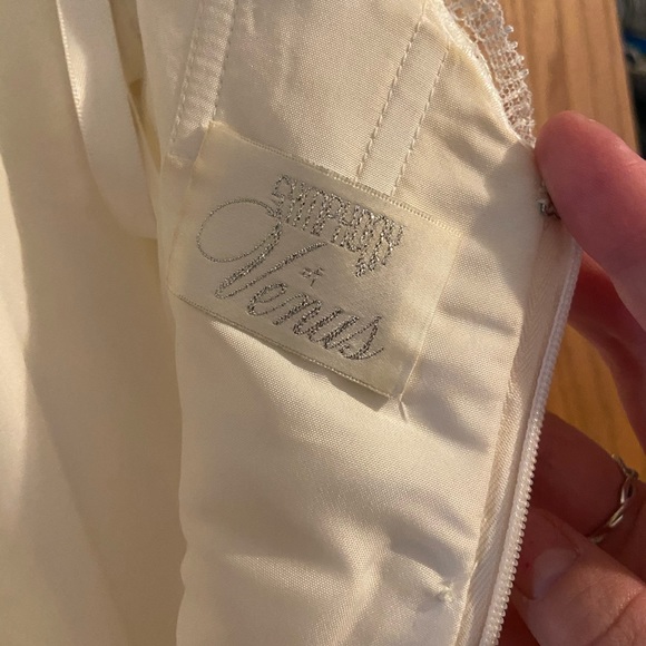 Wedding Dress - Picture 8 of 9